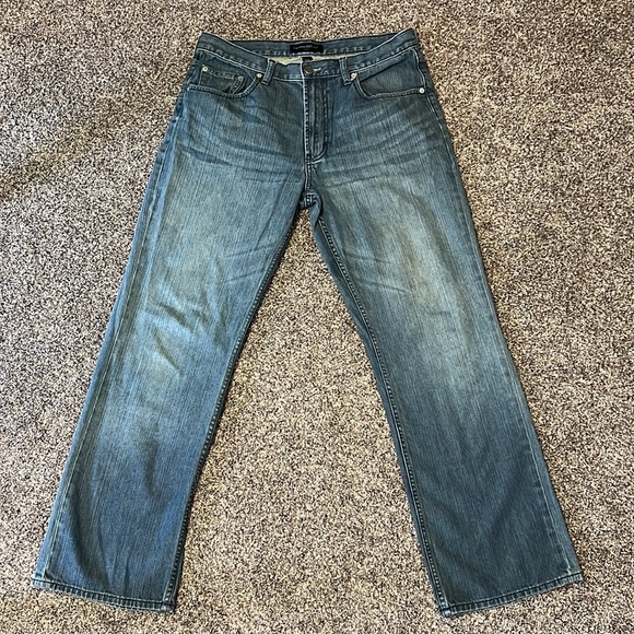 Men’s Banana Republic Jeans Distressed 32 x 30 Cotton Zipper Button Straight Leg - Picture 2 of 9